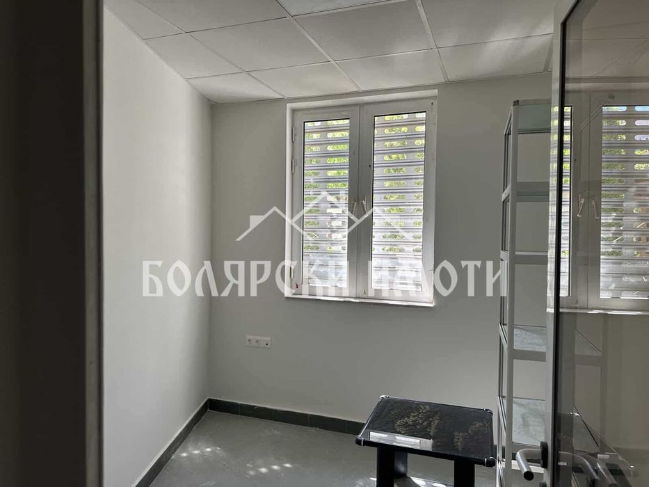 Дава се под наем Магазин в Велико Търново, Център - 111 кв.м за 700 € - Снимка #4