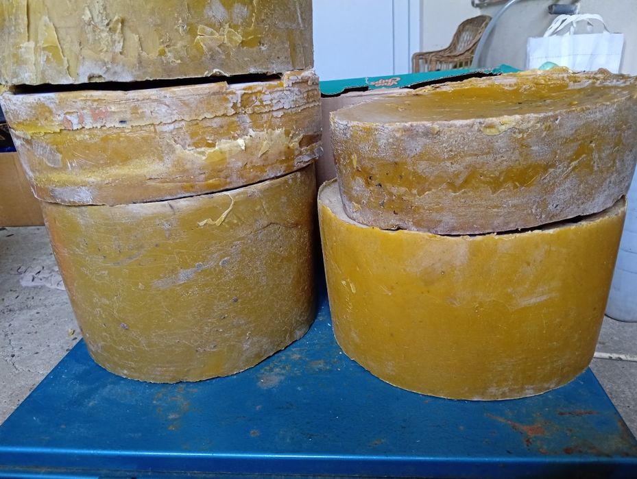 Vand ceara de albina 30kg  28 rom /kg