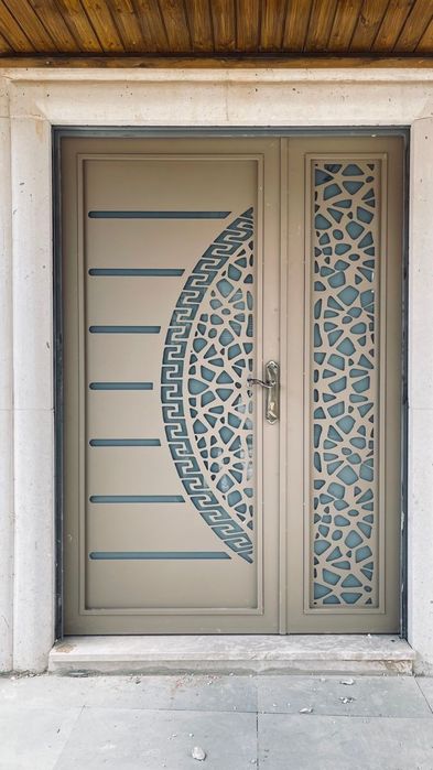 Входные ворота, двери для Вас и Вашего удобства.