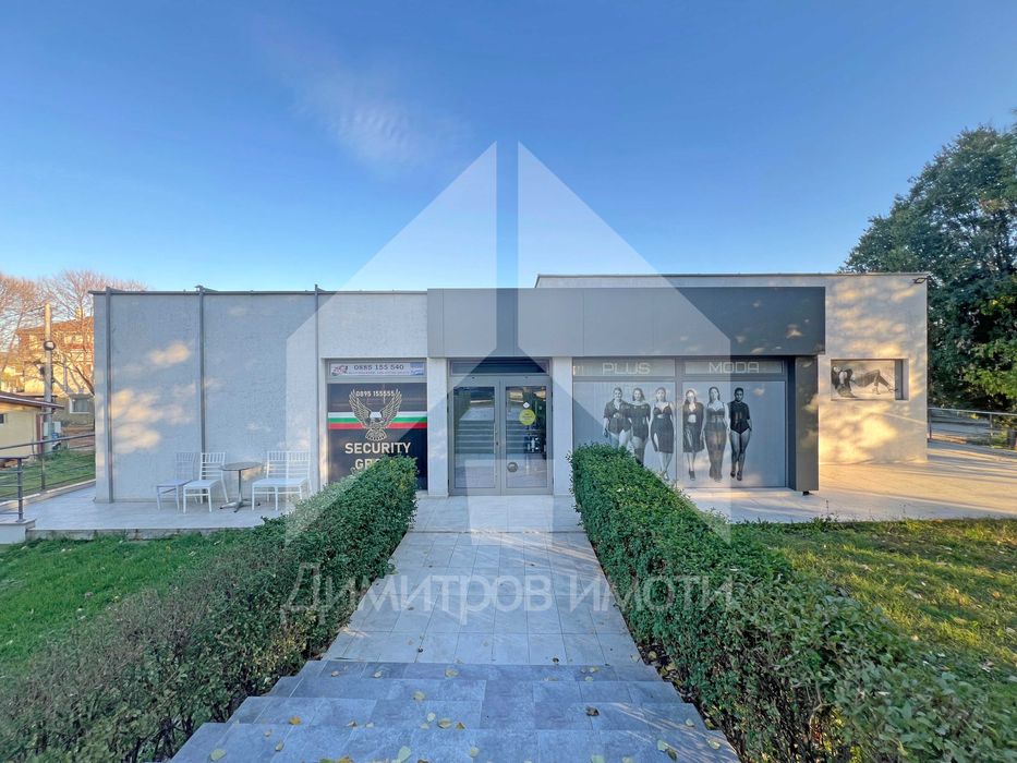 Продава двуетажен търговски обект - магазин в гр. Нови пазар.