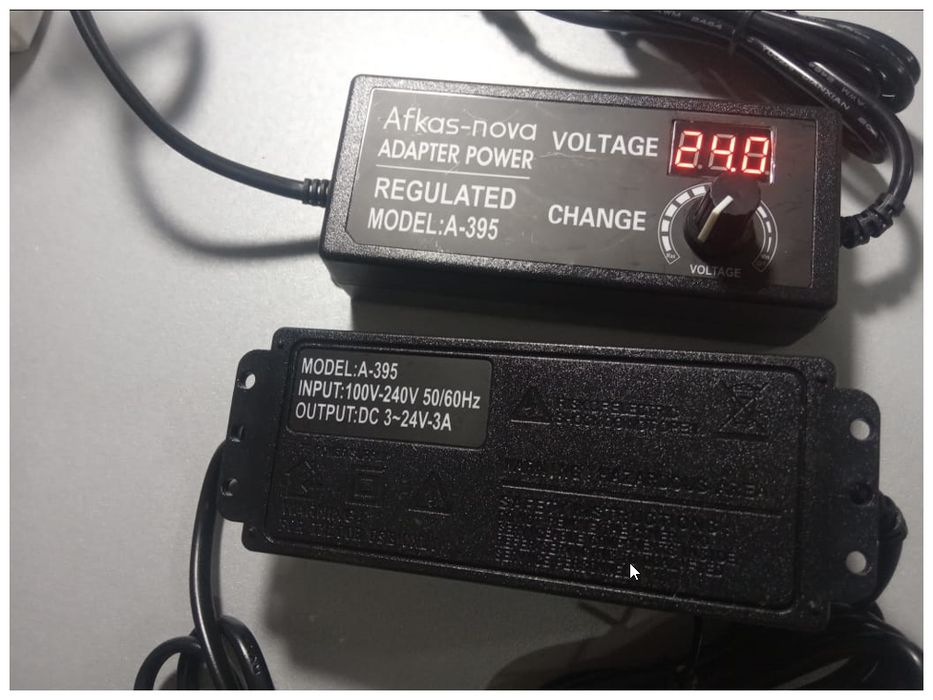 . с большим дисплеем и настройкой напряжения - блок питания
