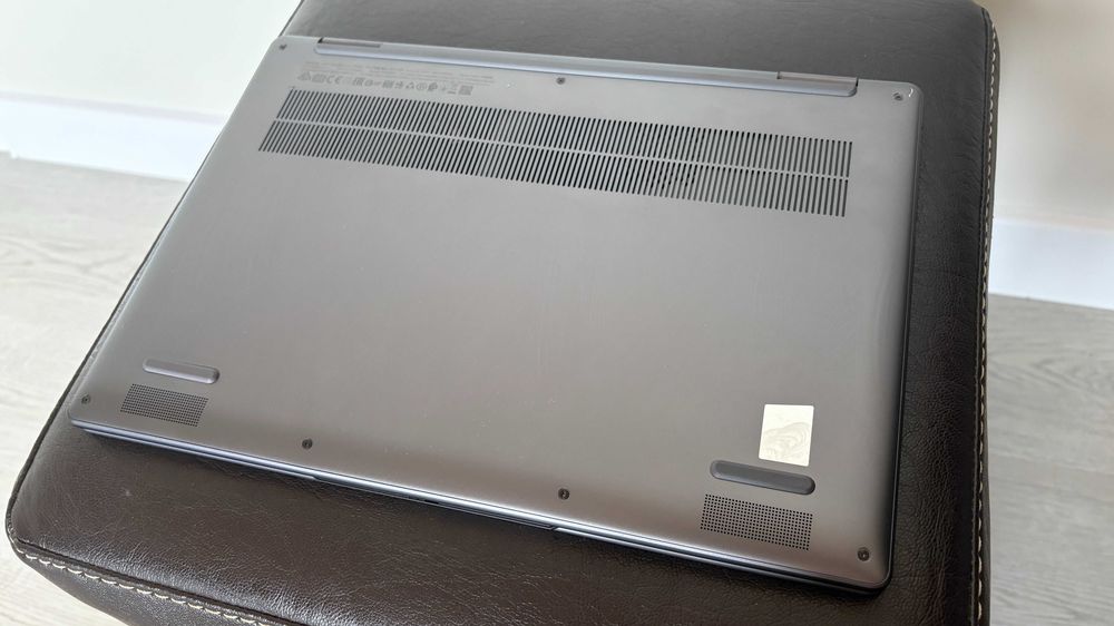 Lenovo Yoga 7 - 14" Touchscreen - Ryzen 7 - 32GB DDR5 - 1TB NVMe