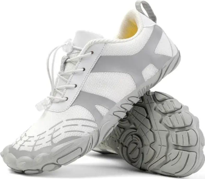 papuci albi pentru drumetii