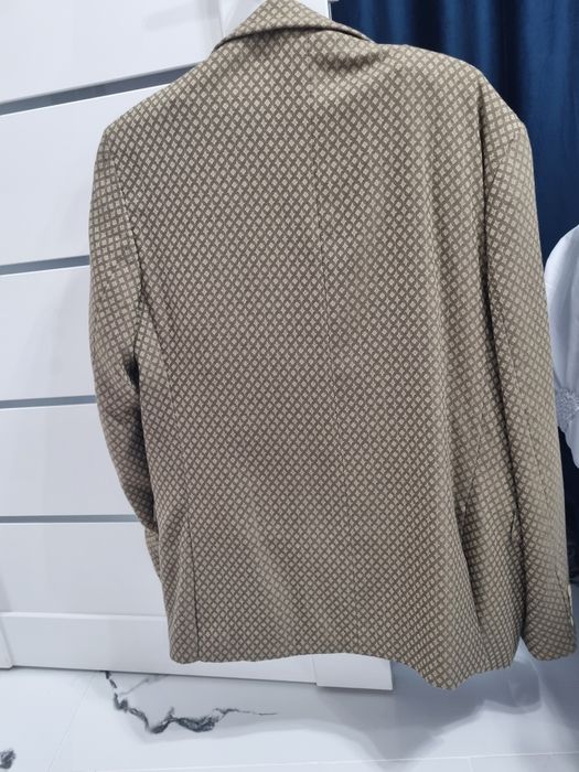 Costum barbati auriu