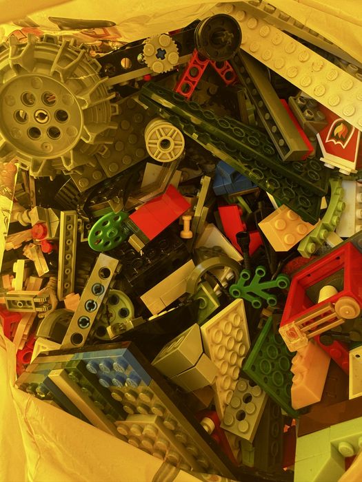 Lego 1,450 kg - contine doua figurine playmobil