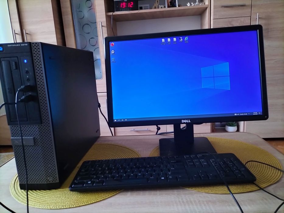Monitor și unitate Dell