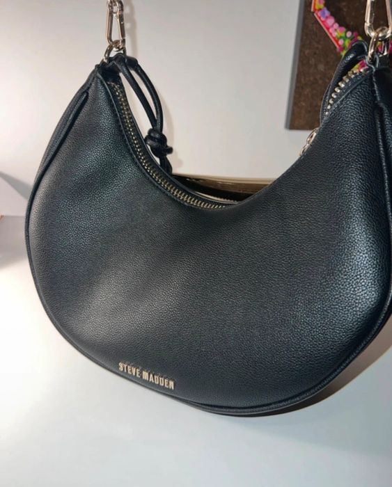 geanta neagra steve madden de mana