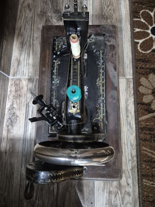 Продавам шевна машина MELIKOFF