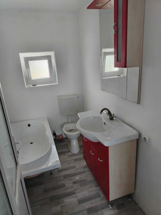 Închiriez casa in Pitești