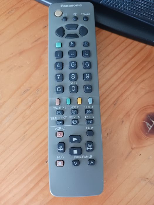 Продавам телевизор Panasonic TX-21S4TP с дистанционно