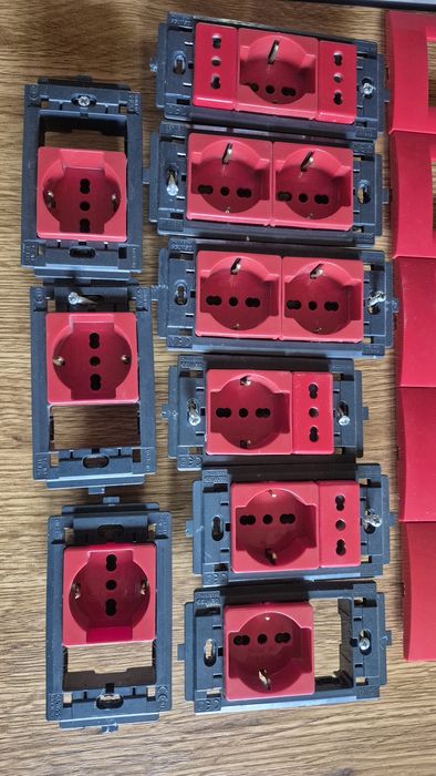 Vaaa 9 Prize Gewiss Roșii (Gama System) + 10 Rame Suport – Stare Excel