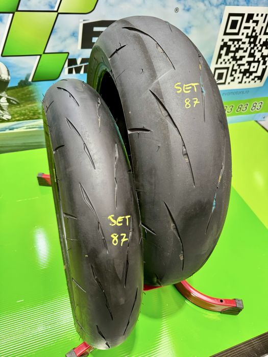Set Anvelope Moto 120 70 17 si 190 55 17 Bridgestone RS11 Set87