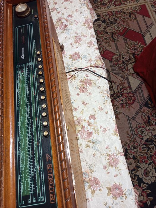 Vind radio vechi Bucur 7 in carcasa de lemn