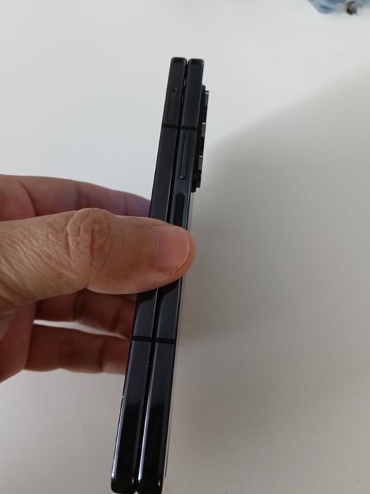 Samsung z Fold 5 Displai mare crăpat