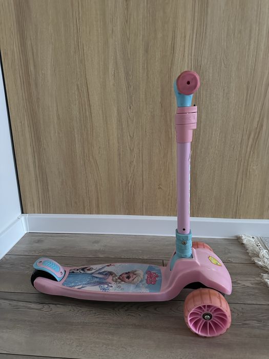 Продам самокат, колеса светятся