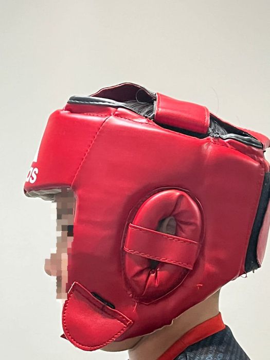 есть шлемы каратэ, бокс