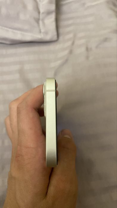 срочно продам IPhone 13