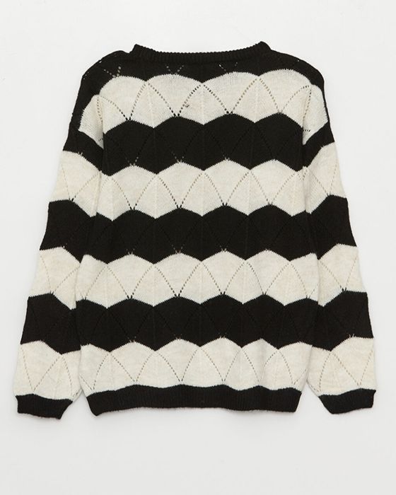 Свитер чёрно-белый