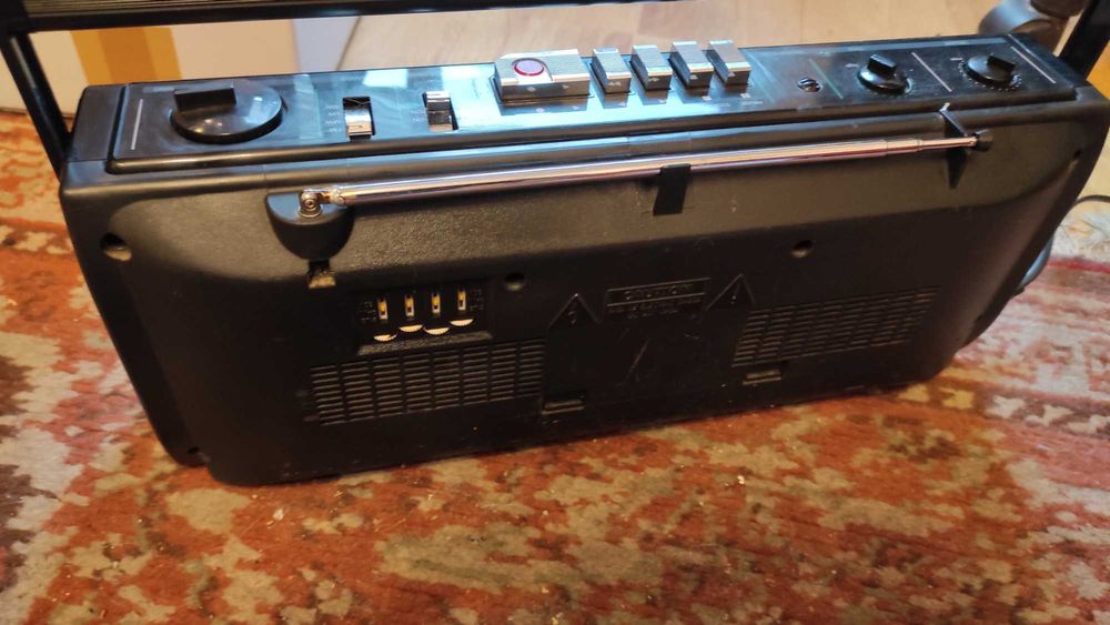 Radiocasetofon Philips, Sharp