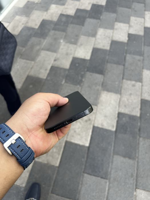 Iphone 15 pro max qora