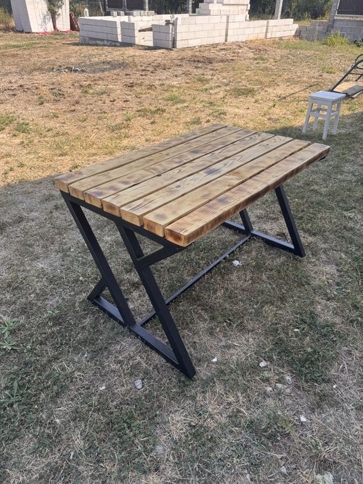 Mese si banci din fier si blat de lemn