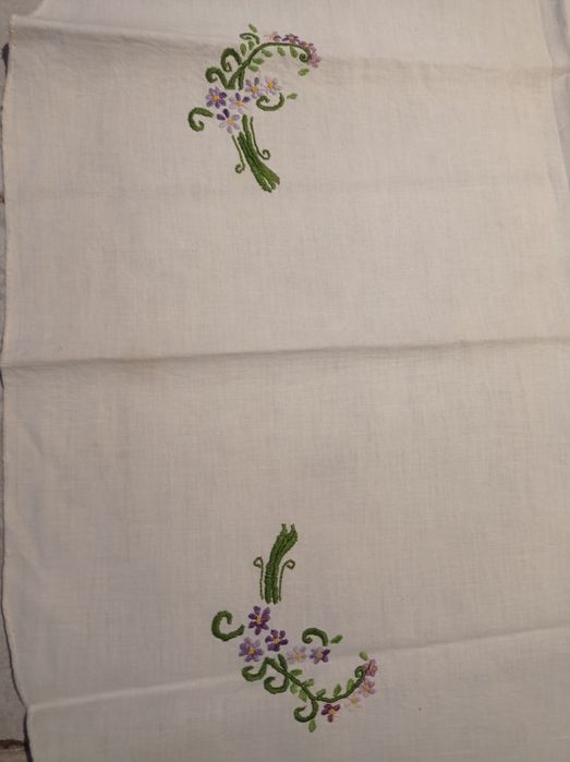 Fata de masa bumbac, brodata manual.