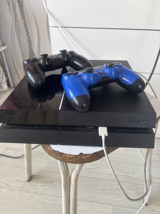 продам PlayStation 4