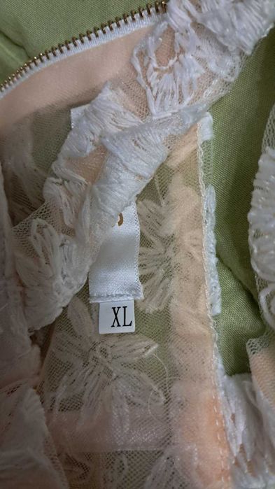 Чисто нова дантелена рокля М