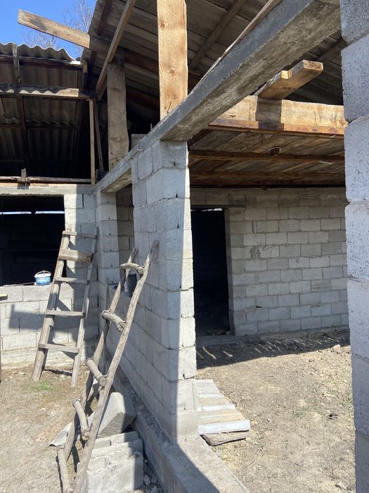 Үлкен жер үй сатылады