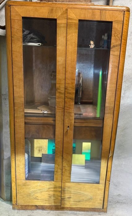 Vitrină vintage interbelică – stil Art Deco românesc