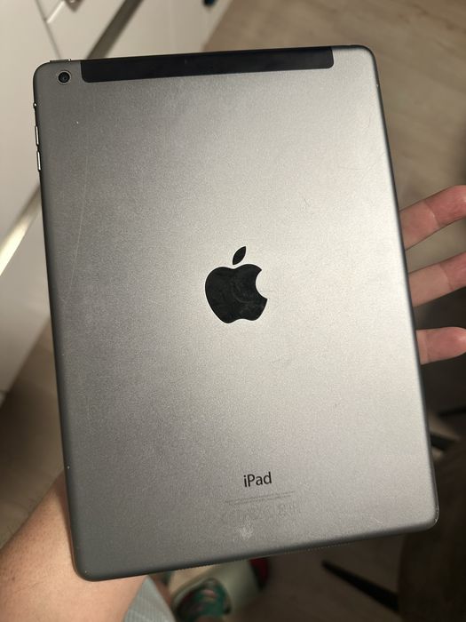 iPad Air.         …