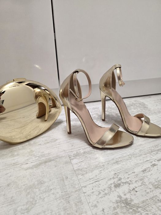 Чисто нови сандали на ток с чанта