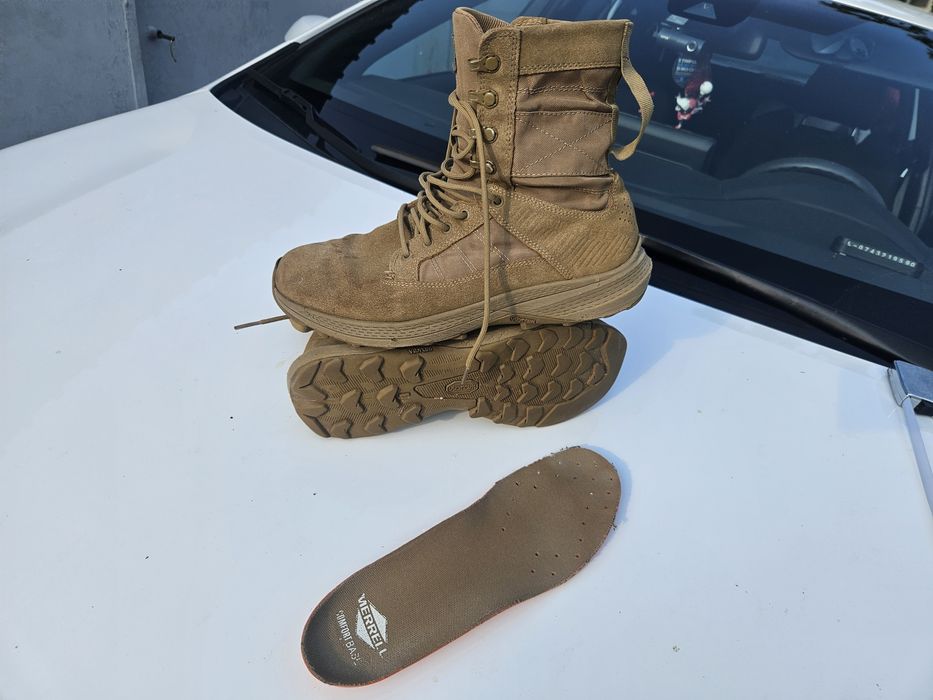 Bocanci desert Merrel 42