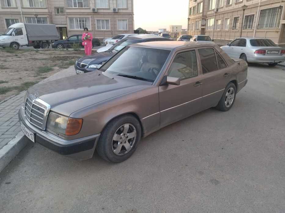 Продам машину Мерседес 124. Срочно Срочно!!