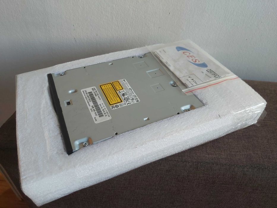 Unitate optica neutilizata dvd-rw pe conectivitate SATA