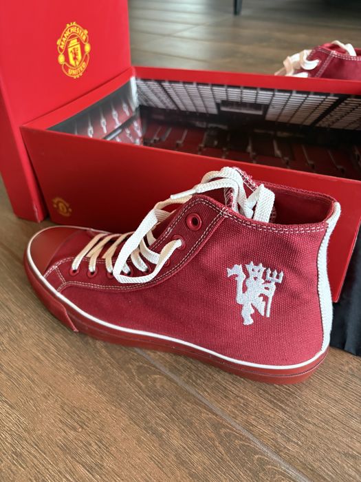 Нови оригинални кецове на MANCHESTER UNITED