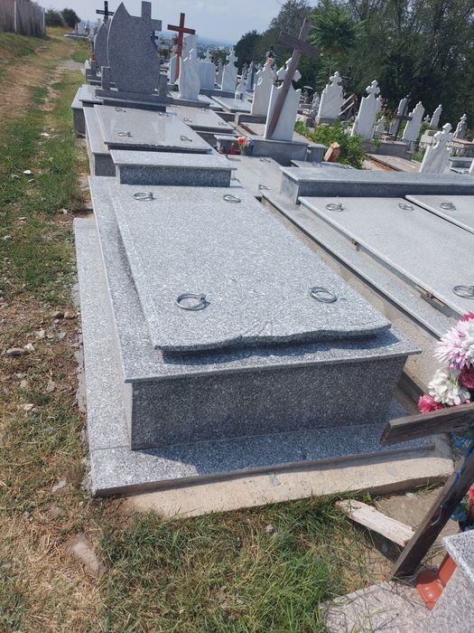 Vând loc veci cimitirul Hanul doctorului