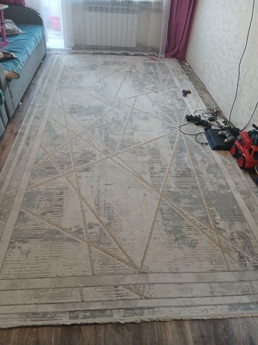 Продам ковёр 2×4