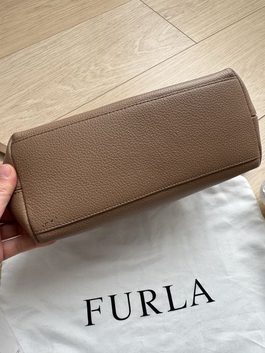Оригинална Furla чанта с документи