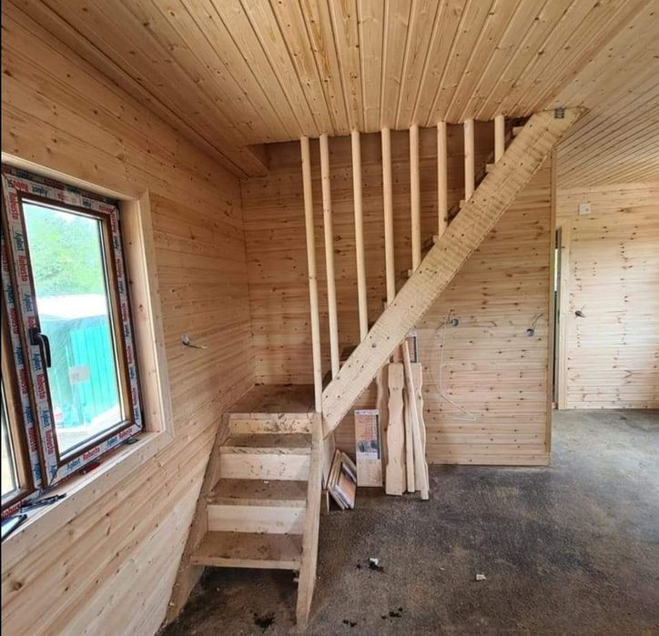 Case de vanzare pe structura de lemn