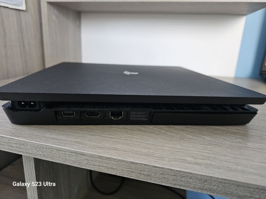 Плейстейшън 4 слим