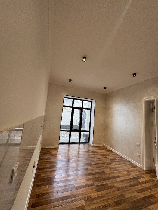 Yangi hayot tumanida 1.65 sotihli yangi qurilgan 7 xonali kottej