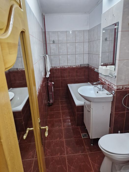 Inchiriez apartament 1300lei