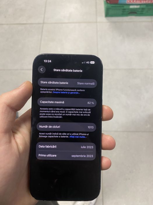 Vand iPhone 15 folosit