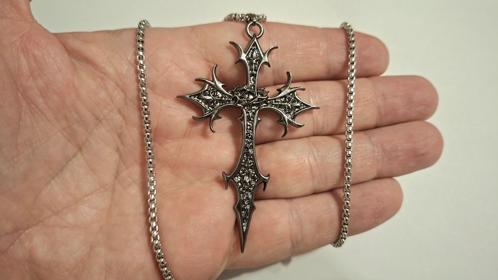 Cruce stil gotic