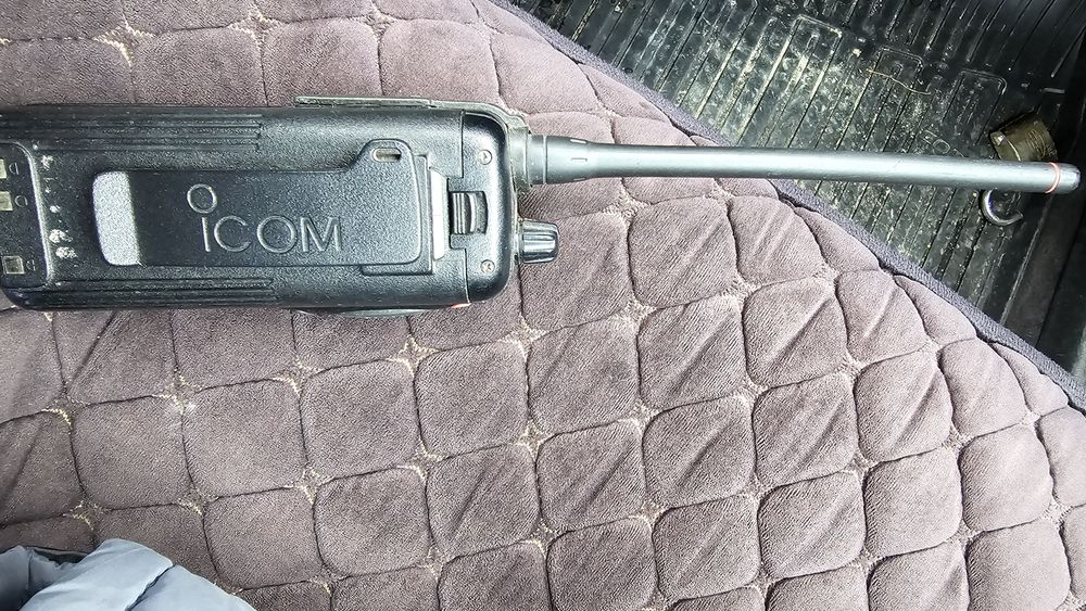 Продам переносную радиостанцию.