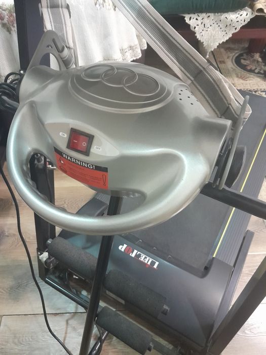 Продается беговая дорожка  в  отличном  состоянии. Название на фото