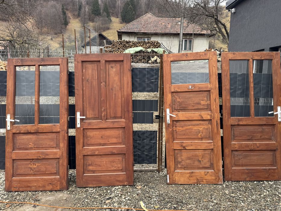 Usi din lemn masic de brad