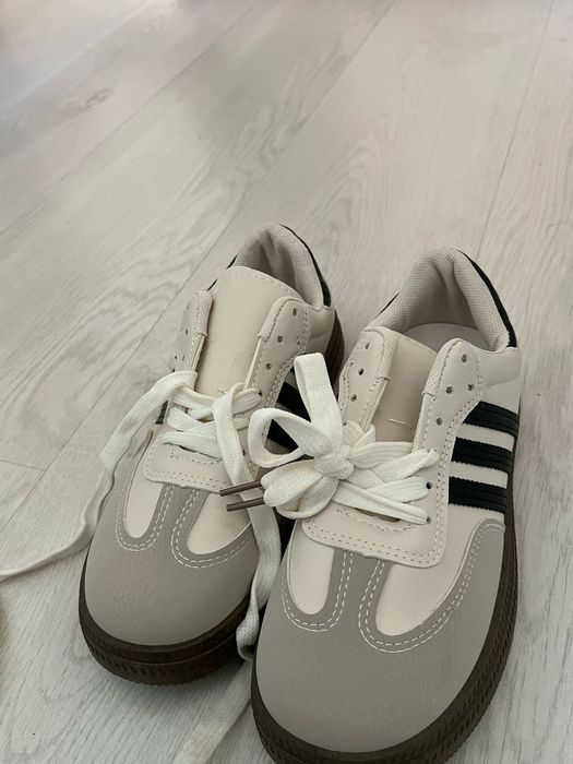 Продам кроссовку