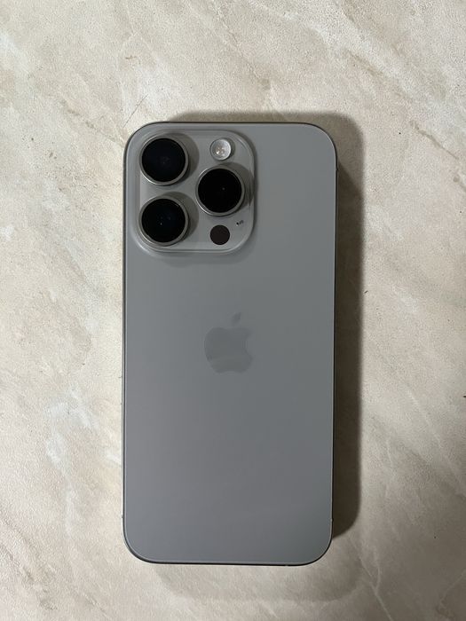 Apple 15 pro Titan